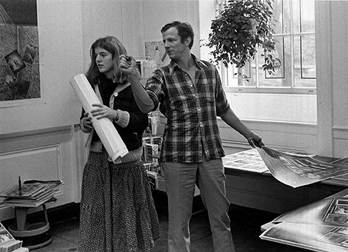 Peter Beard with Caroline Kennedy in '77, around the time he was dating her Aunt Lee